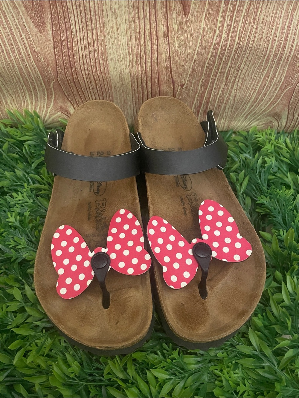 Birki’S Women’s Disney Minnie Polka Dot Bow Toe-Post Sandals